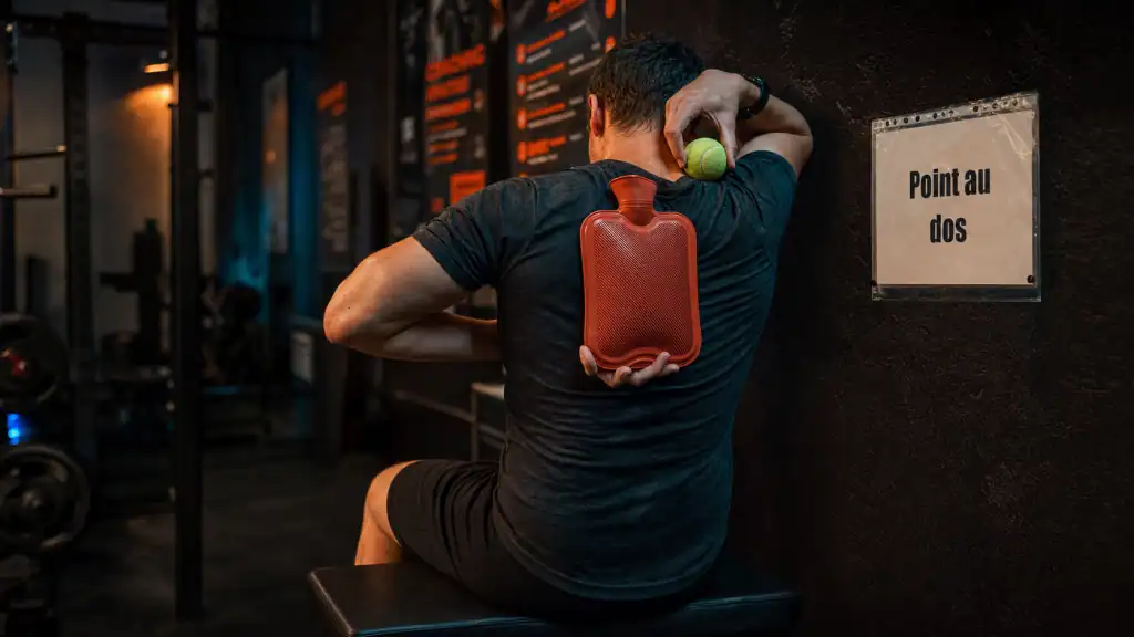 Point dans le milieu du dos : bouillotte et massage